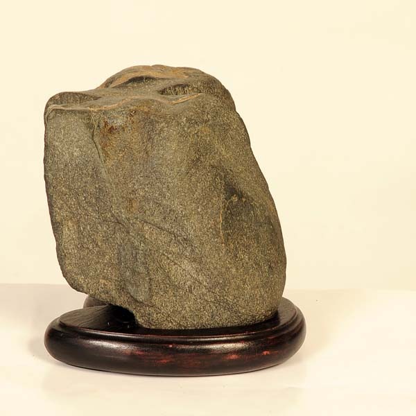 鳥取県　佐治川石　台座(材料　紫檀、猫脚)付き 鳥取県 佐治川石 台座(材料 紫檀、猫脚)付き