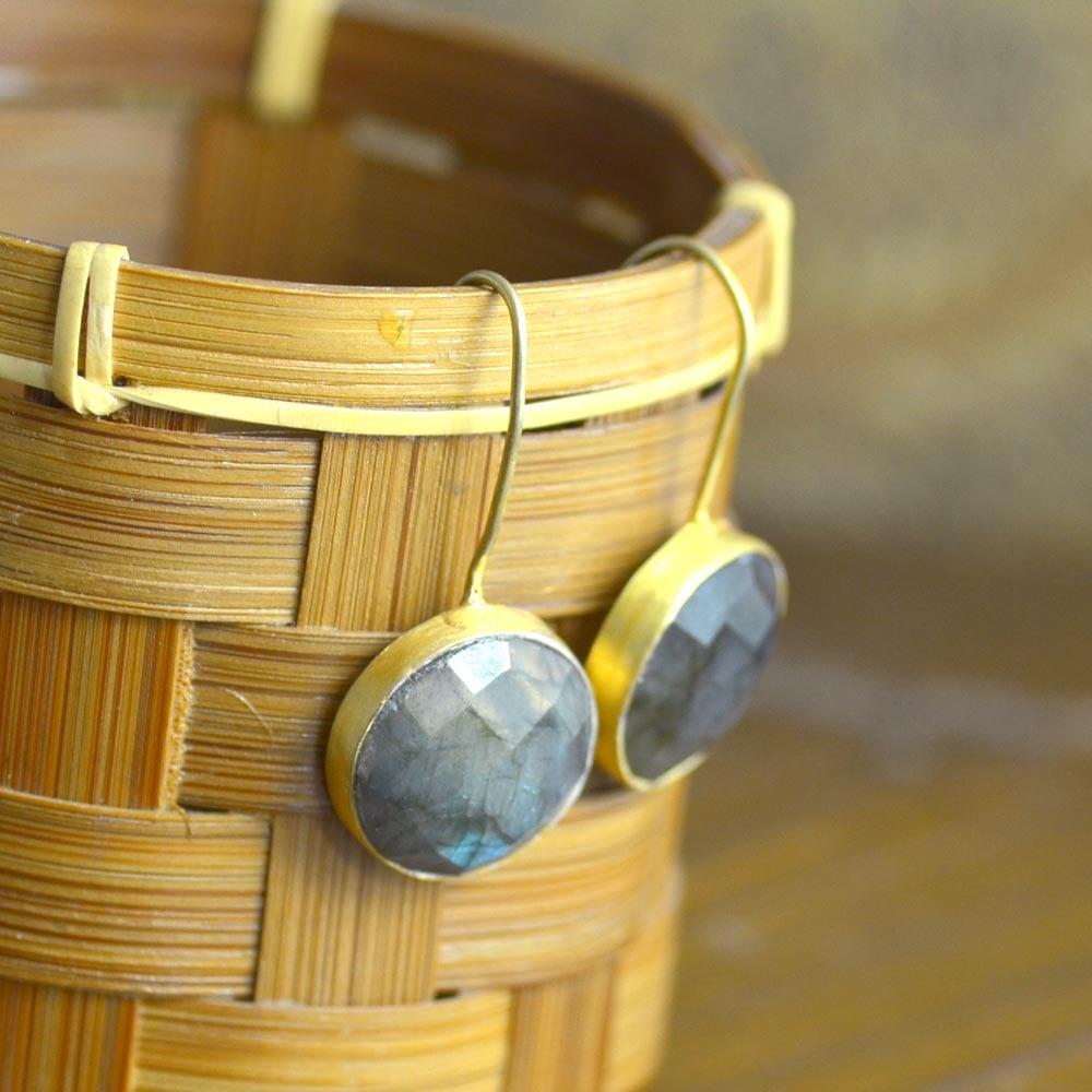 シルバー925 (ゴールドつや消し仕上げ) ラブラドライト ピアス