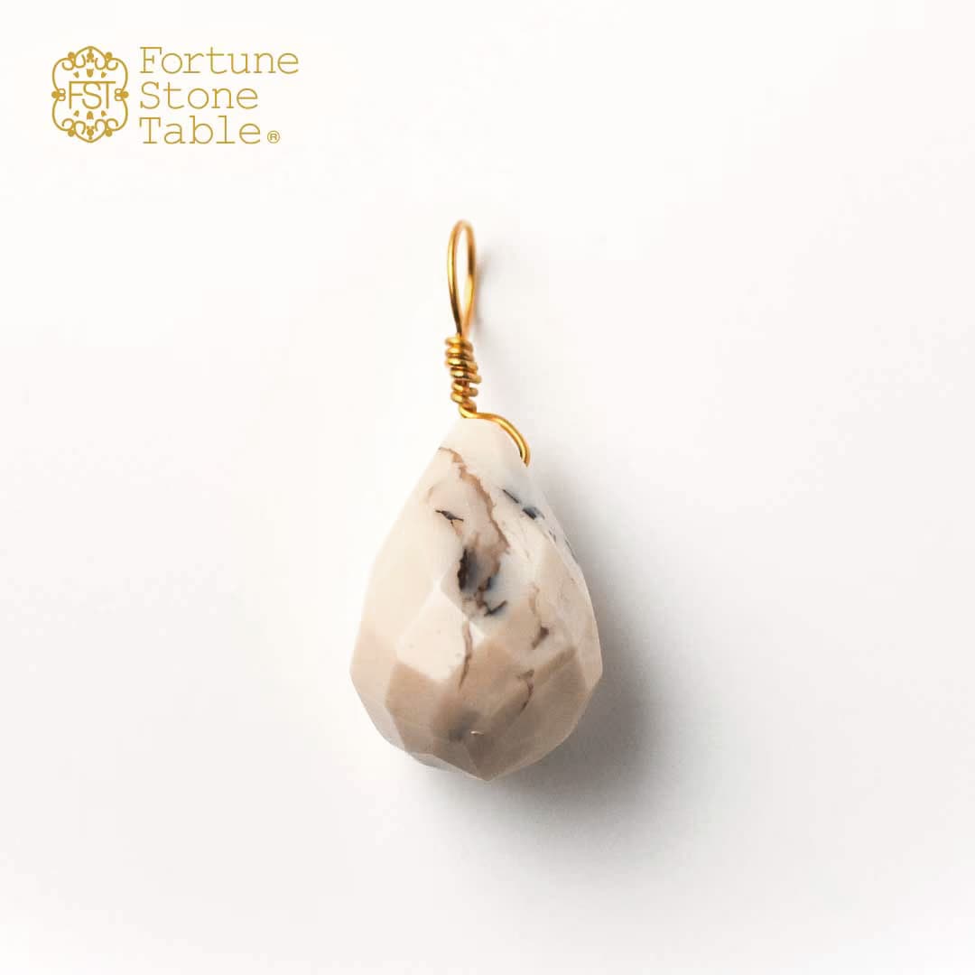 カラーで選ぶチャーム　ミルキーオパール【Fortune Stone Table】
