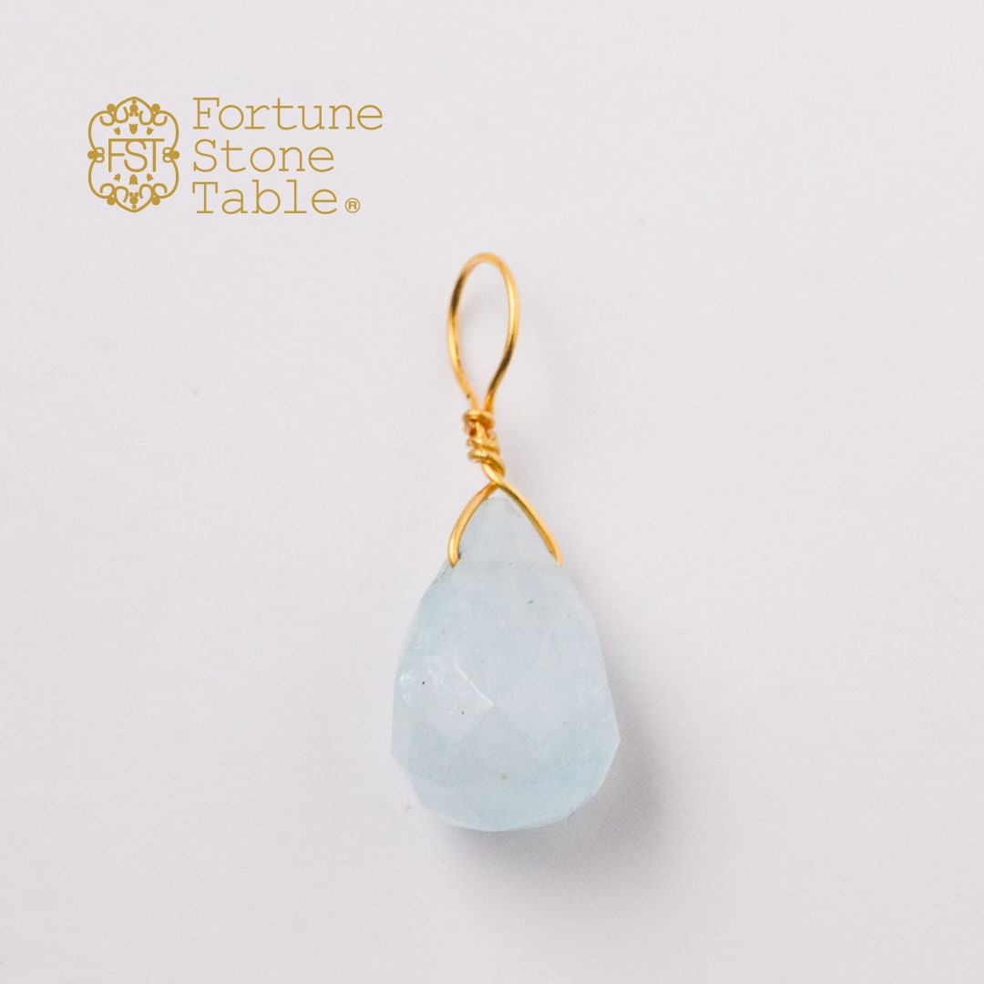 カラーで選ぶチャーム　ミルキーアクアマリン（ドロップ）【Fortune Stone Table】