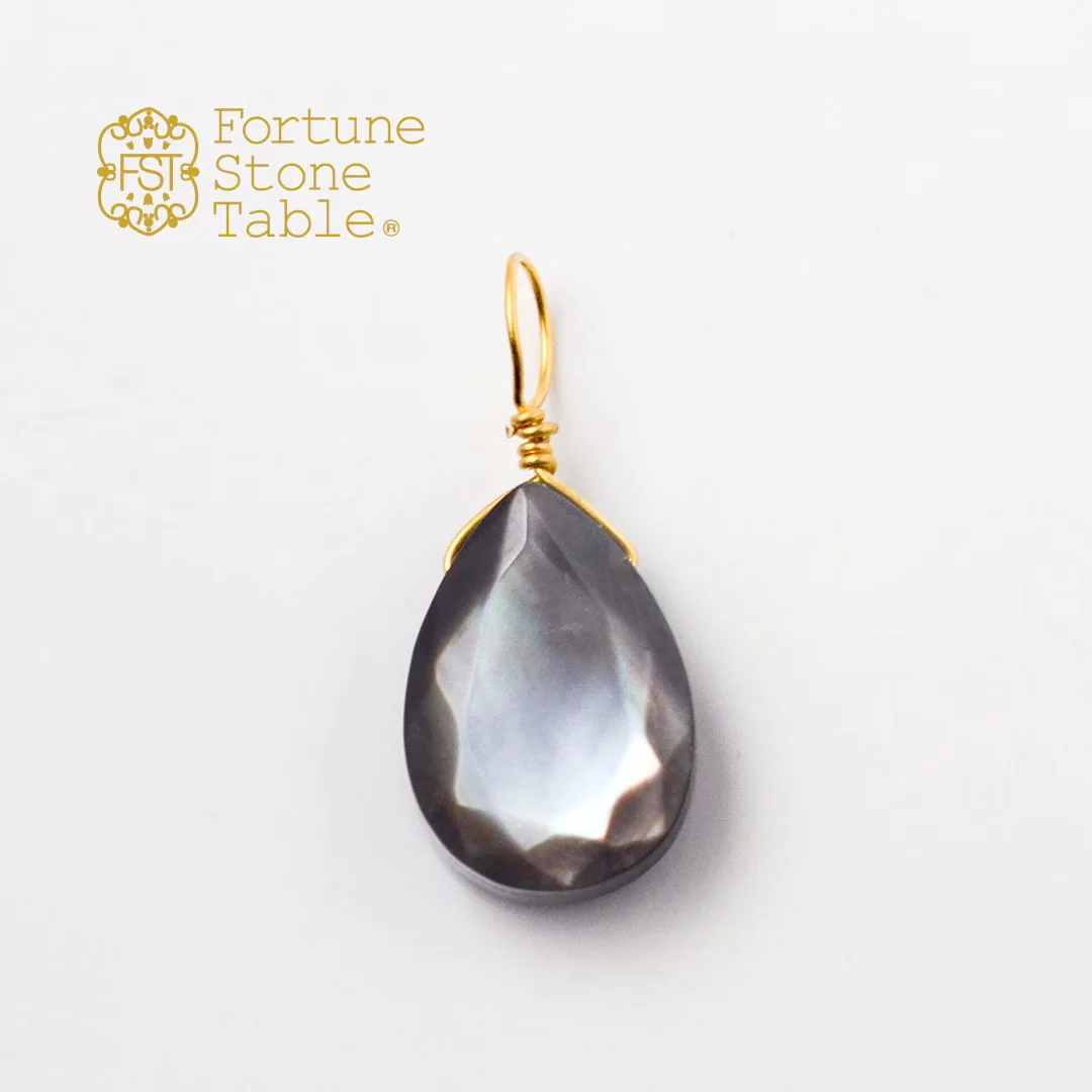 カラーで選ぶチャーム　ブラックシェル【Fortune Stone Table】