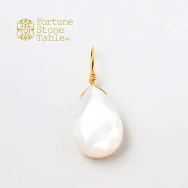カラーで選ぶチャーム　ホワイトシェル【Fortune Stone Table】