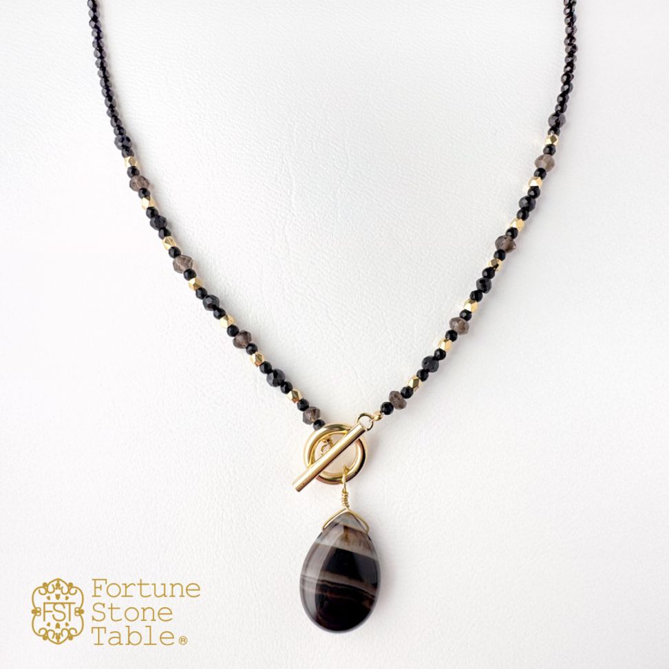 カラーで選ぶペンダントネックレス（黒）サードオニキス【Fortune Stone Table】