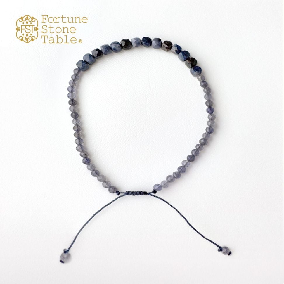 カラーで選ぶコードブレスレット（青）ブルーサファイア×アイオライト【Fortune Stone Table】