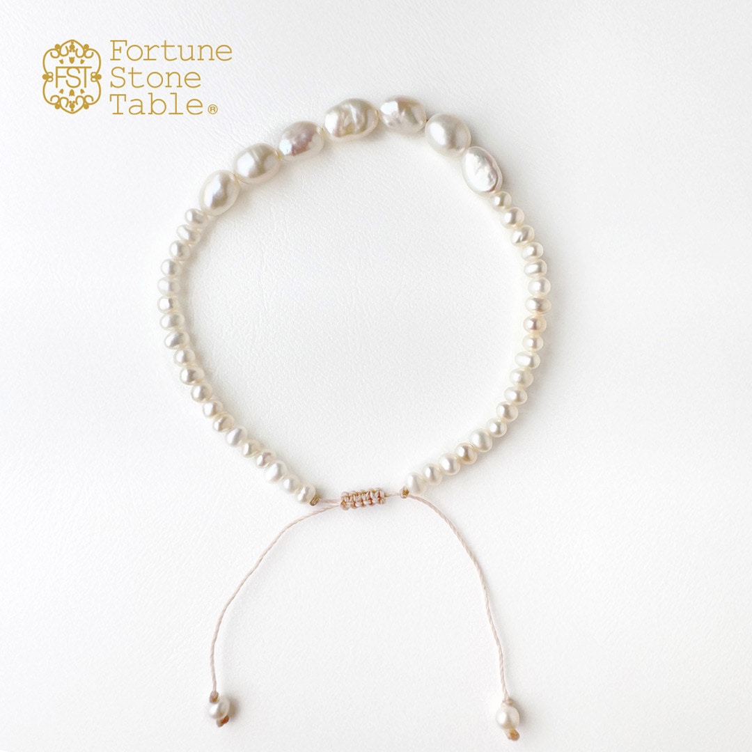 カラーで選ぶコードブレスレット（白）淡水パール×淡水パール【Fortune Stone Table】