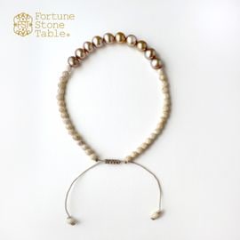 カラーで選ぶコードブレスレット（ベージュ）淡水パール・ベージュ×リバーストーン【Fortune Stone Table】