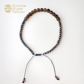 カラーで選ぶコードブレスレット（黒）スモーキークォーツ×淡水パール・ピーコック【Fortune Stone Table】