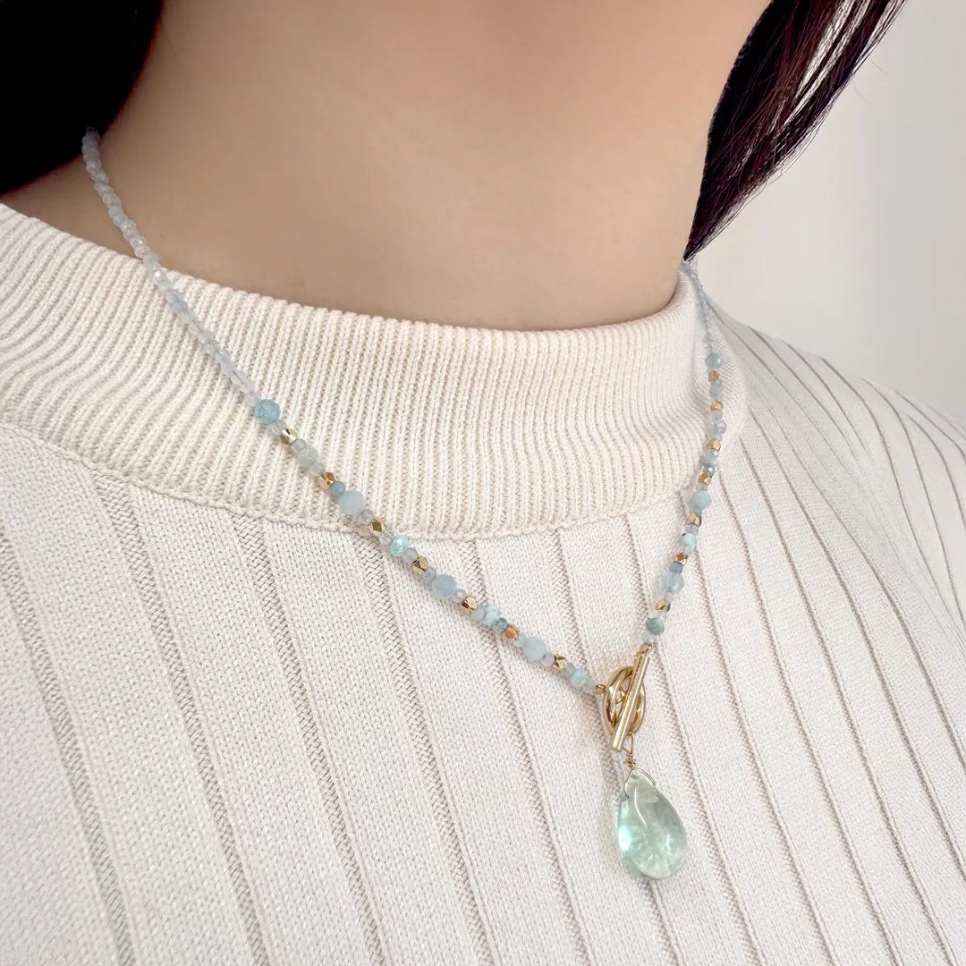 カラーで選ぶペンダントネックレス（淡青）フローライト【Fortune Stone Table】