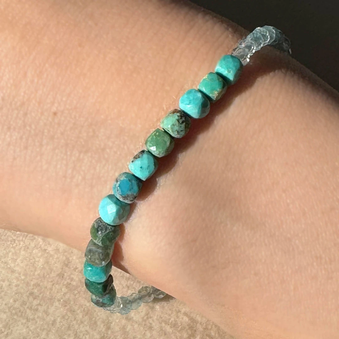 カラーで選ぶコードブレスレット（青）ターコイズ×ブルートパーズ【Fortune Stone Table】