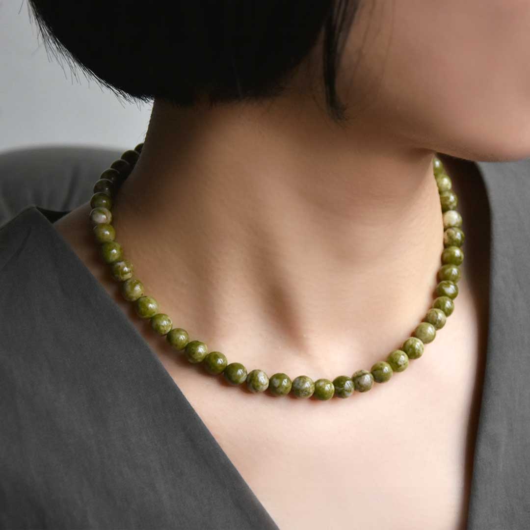 カラーで選ぶラウンドネックレス (6mm･8mm)　グリーンスノーフレーク【Fortune Stone Table】