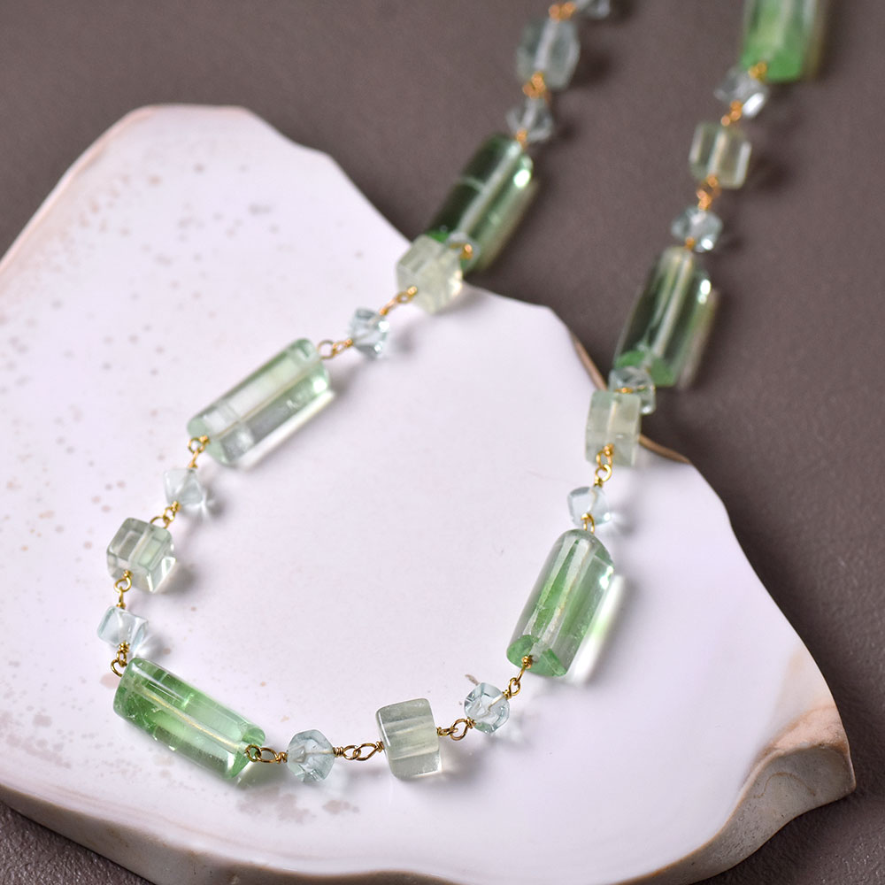 フローライト ライトグリーン シリンダー スクエアー ネックレス