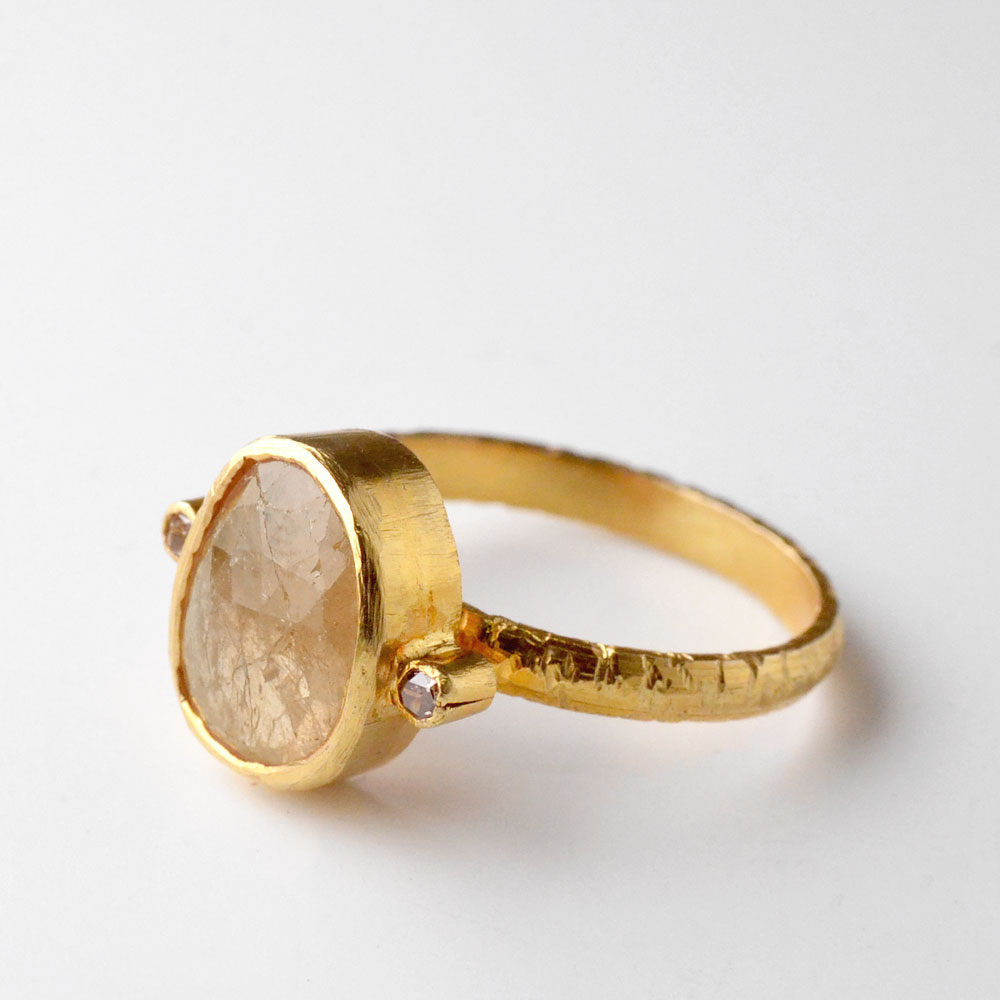 SV925 ベージュカラーサファイア ダイヤ(0.045ct)リング