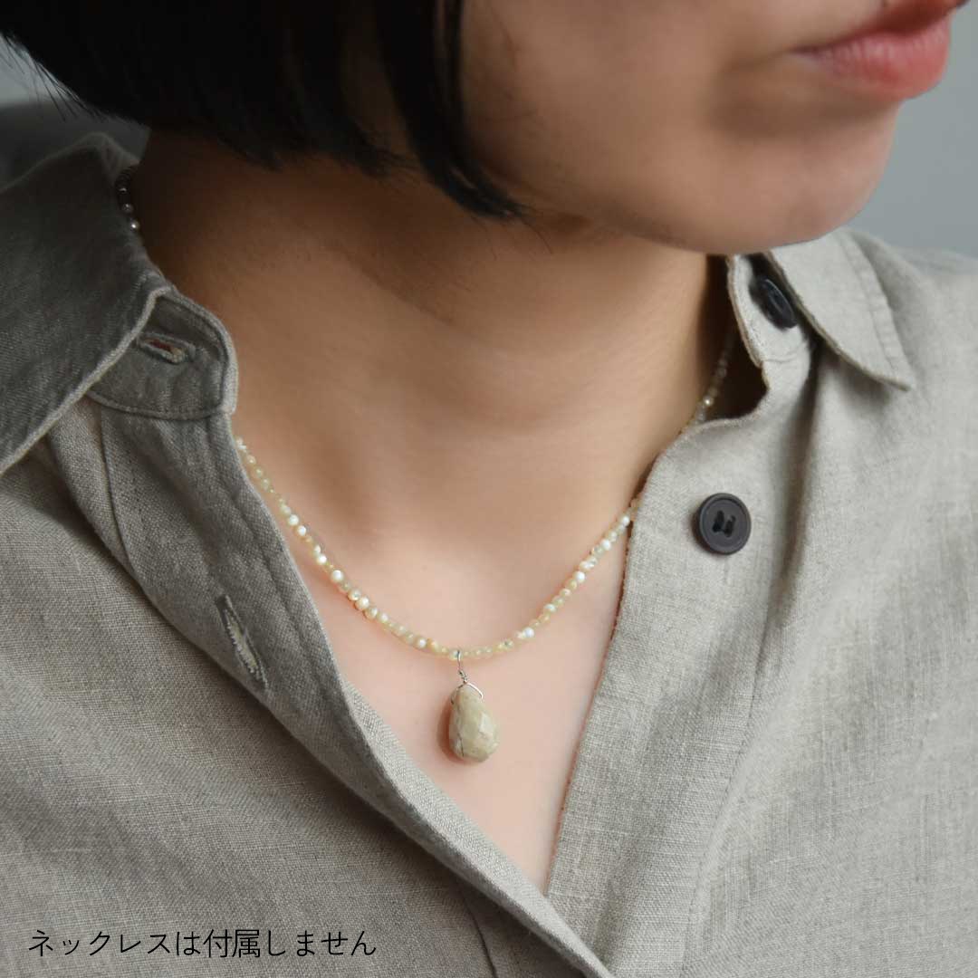 カラーで選ぶチャーム ミルキーオパール【Fortune Stone Table