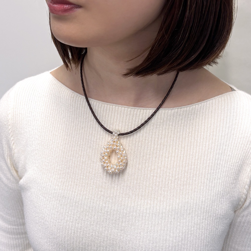 ホワイト淡水パール ハンドニット ドロップペンダントトップ