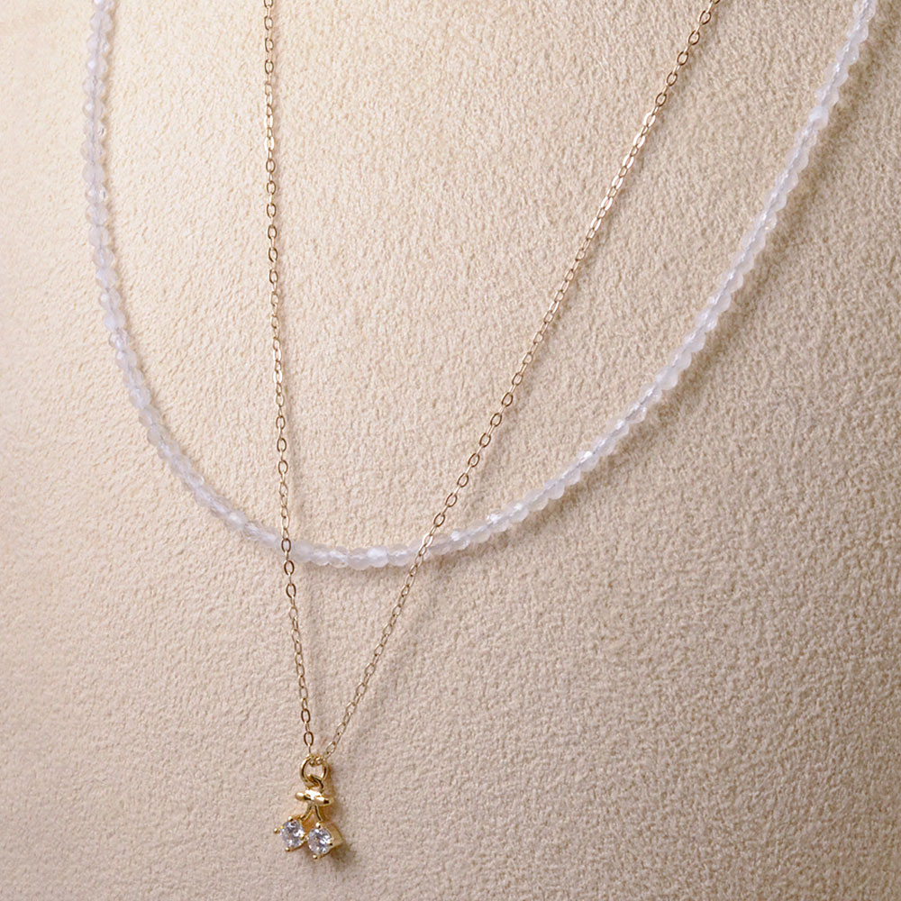 約2mmの細いカットの天然石とキュービックジルコニア フルーツチャーム付 2連ネックレス