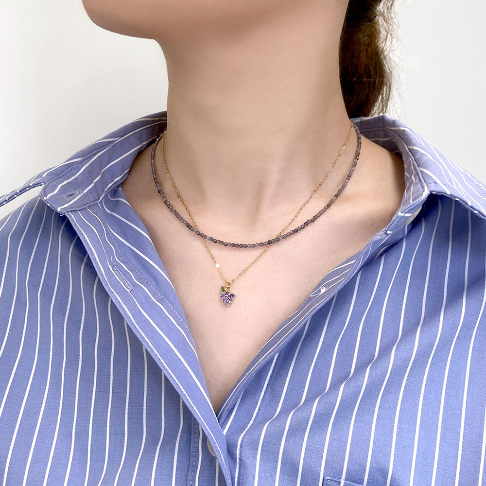 約2mmの細いカットの天然石とキュービックジルコニア フルーツチャーム付 2連ネックレス