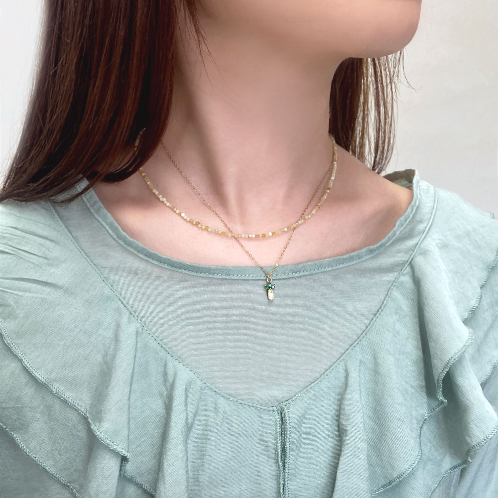 約2mmの細いカットの天然石とキュービックジルコニア フルーツチャーム付 2連ネックレス