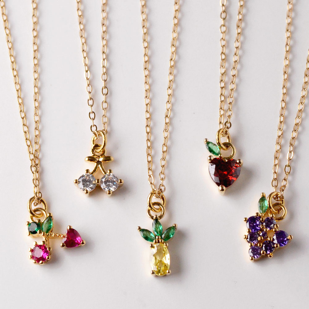 約2mmの細いカットの天然石とキュービックジルコニア フルーツチャーム付 2連ネックレス