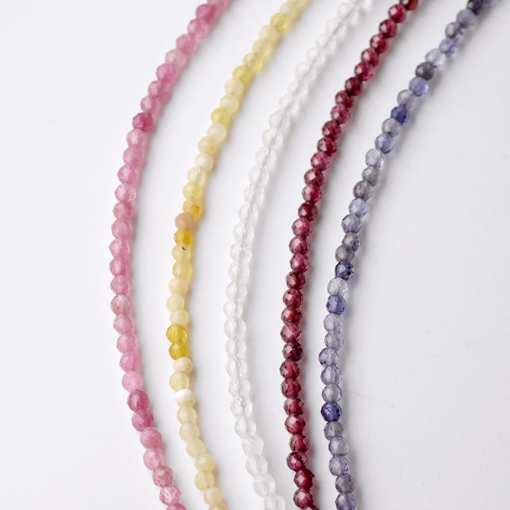 約2mmの細いカットの天然石とキュービックジルコニア フルーツチャーム付 2連ネックレス