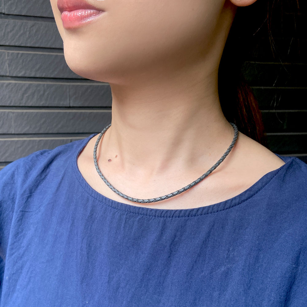 ダークグレイ革紐ネックレス42cm