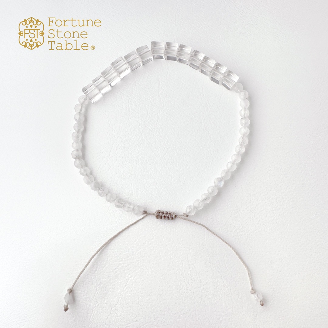 カラーで選ぶコードブレスレット(白)水晶×レインボームーンストーン【Fortune Stone Table】