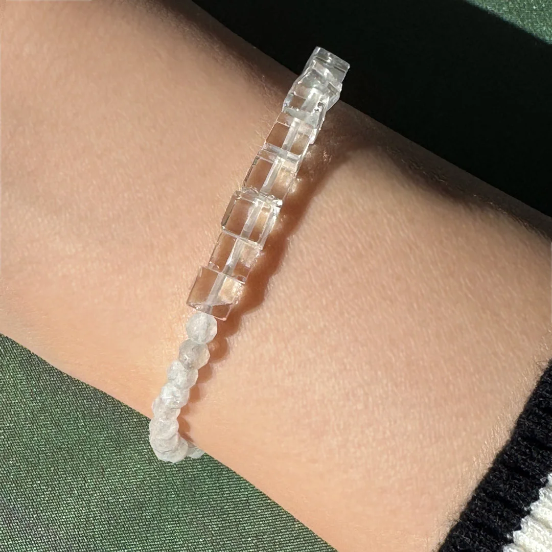 カラーで選ぶコードブレスレット(白)水晶×レインボームーンストーン【Fortune Stone Table】