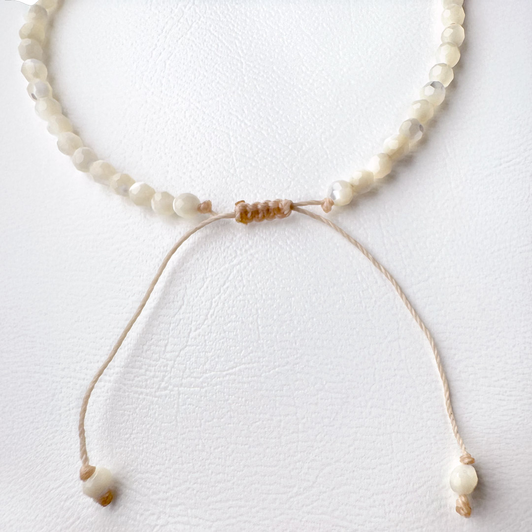 カラーで選ぶコードブレスレット（パール）淡水パール×白蝶貝【Fortune Stone Table】