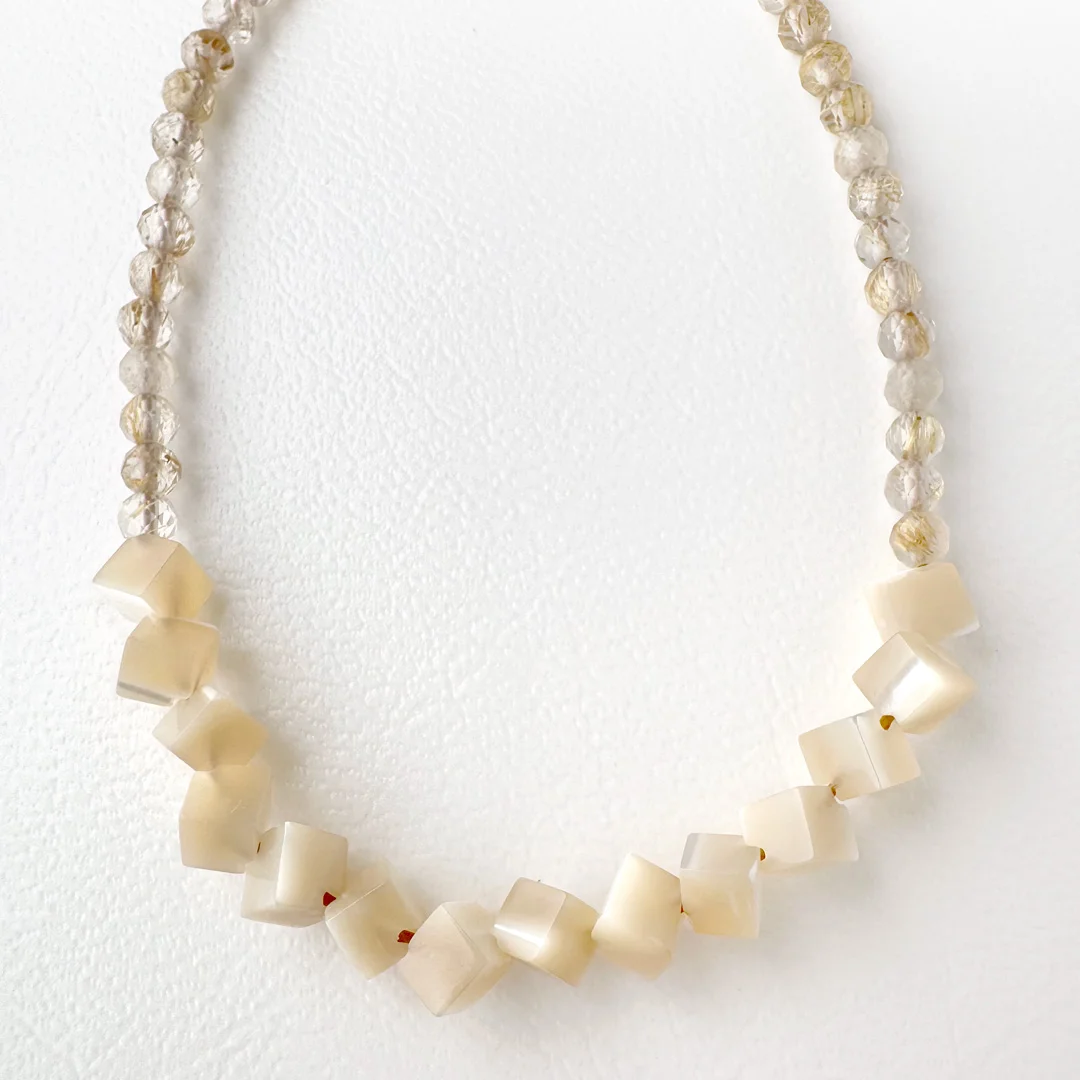 カラーで選ぶコードブレスレット(ベージュ)茶蝶貝×ルチルクォーツ【Fortune Stone Table】