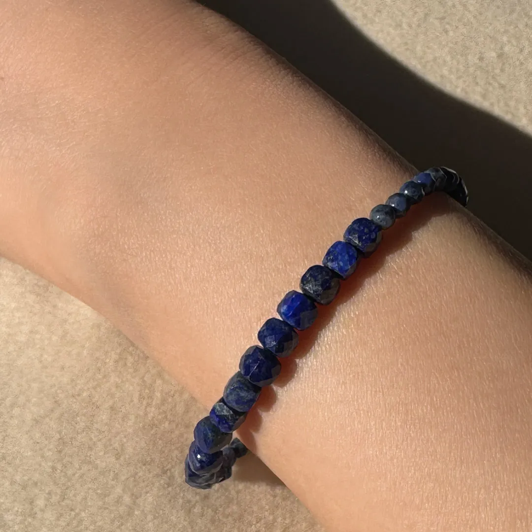 カラーで選ぶコードブレスレット（青）ラピス×ドモルティライト【Fortune Stone Table】