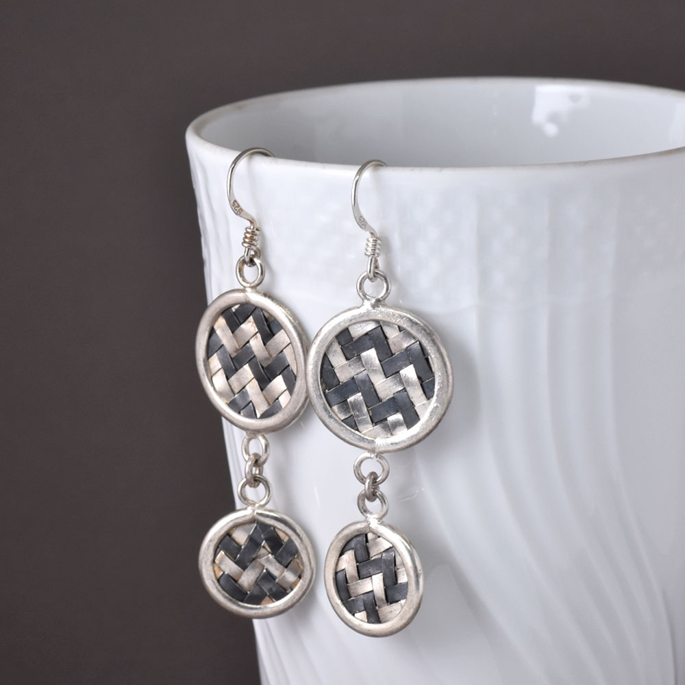 シルバー925 ハンドメイド コンビカラー メッシュコイン2ケつき ピアス