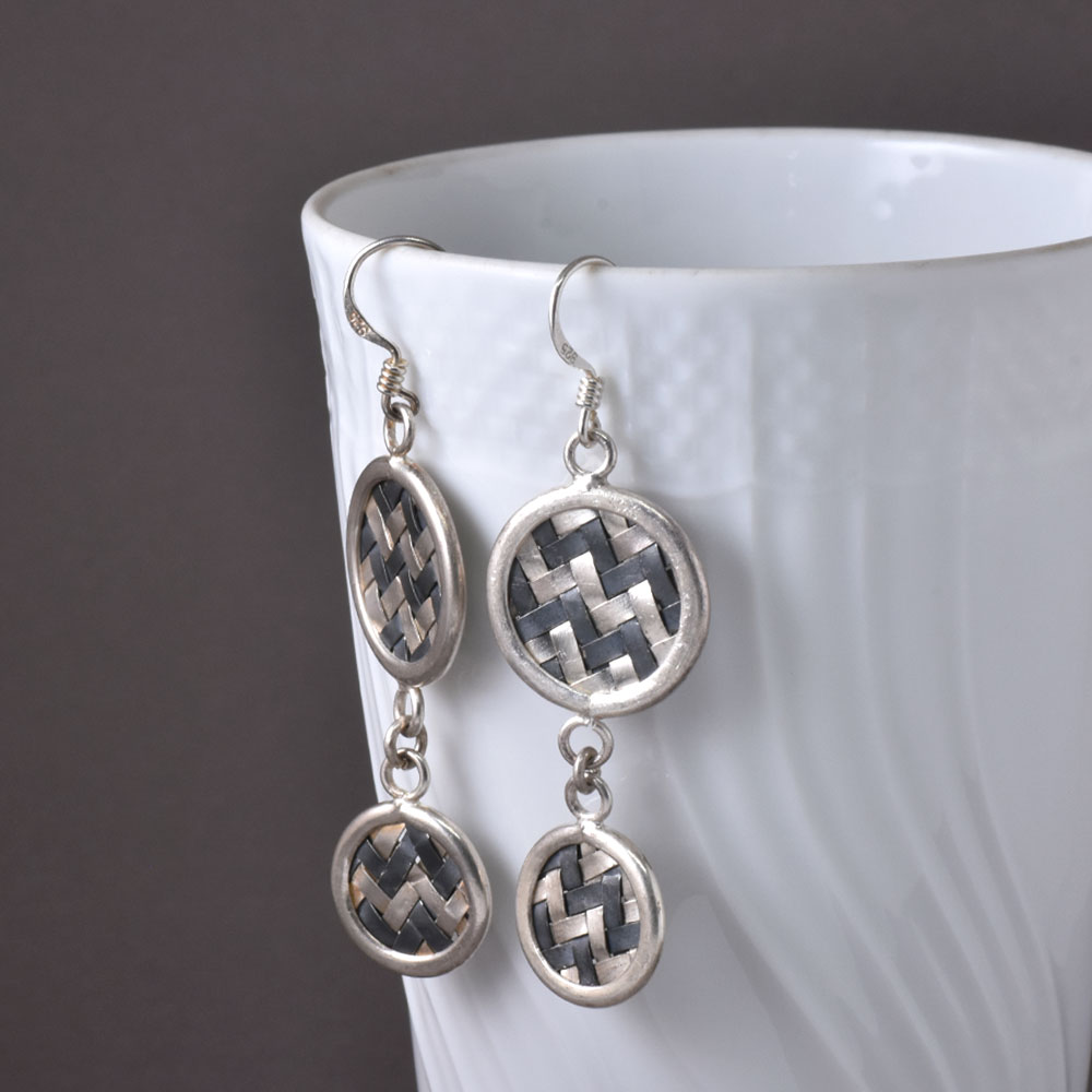 シルバー925 ハンドメイド コンビカラー メッシュコイン2ケつき ピアス