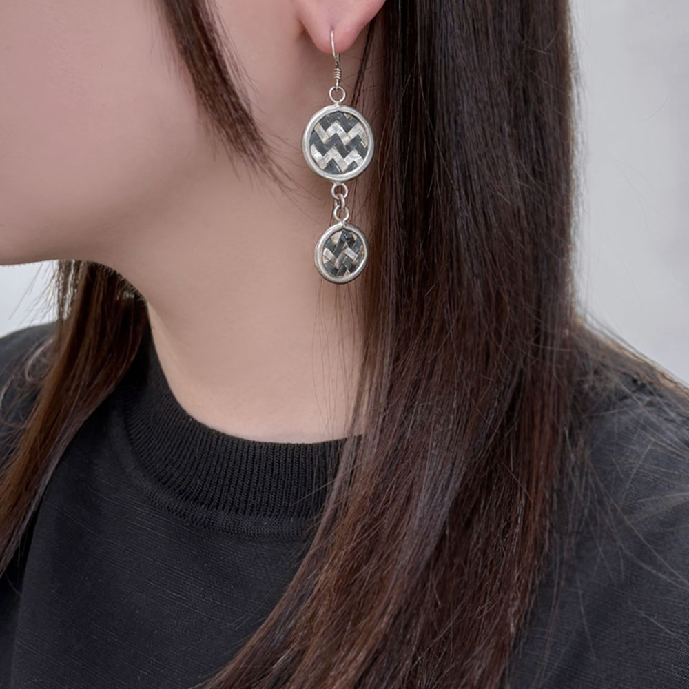 シルバー925 ハンドメイド コンビカラー メッシュコイン2ケつき ピアス