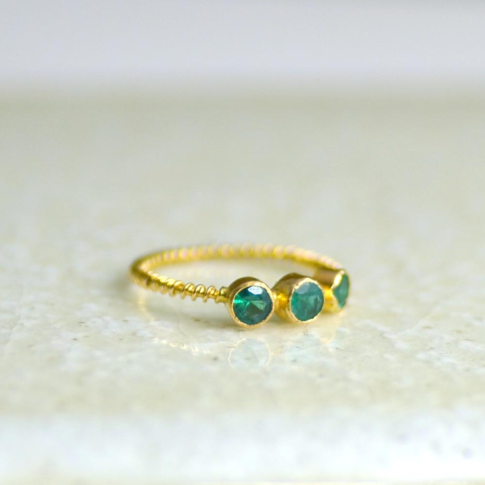 K18 エメラルド ラウンド3石 リング