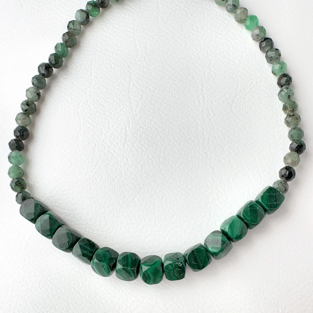 カラーで選ぶコードブレスレット（緑）マラカイト×エメラルド【Fortune Stone Table】