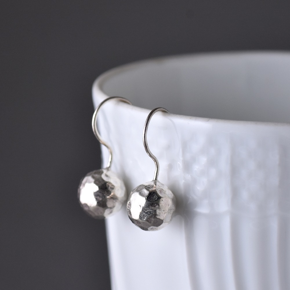 シルバー925 ハンドメイド カットボール ピアス