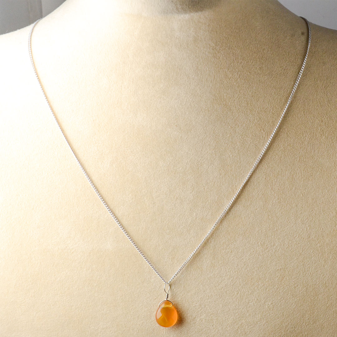 カラーで選ぶチャーム　カーネリアン【Fortune Stone Table】