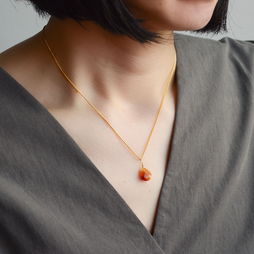 カラーで選ぶチャーム　カーネリアン【Fortune Stone Table】