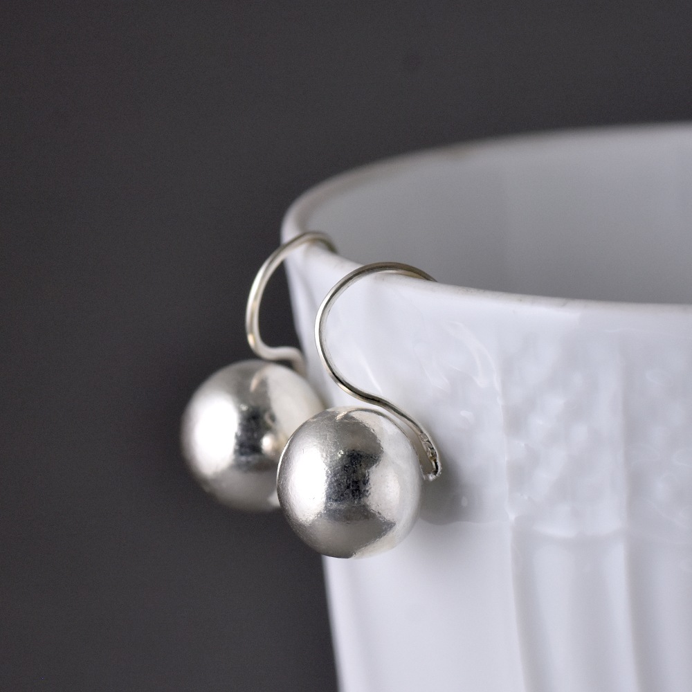 シルバー925 ハンドメイド 丸珠 ピアス