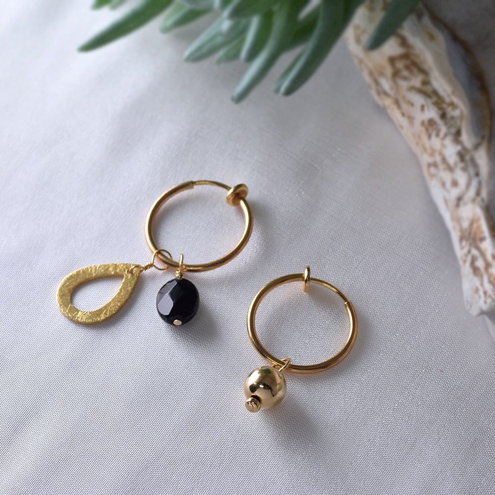 つけかえて何通りも楽しめる モノトーン5days フープイヤリング ピアス(フープ20mm)