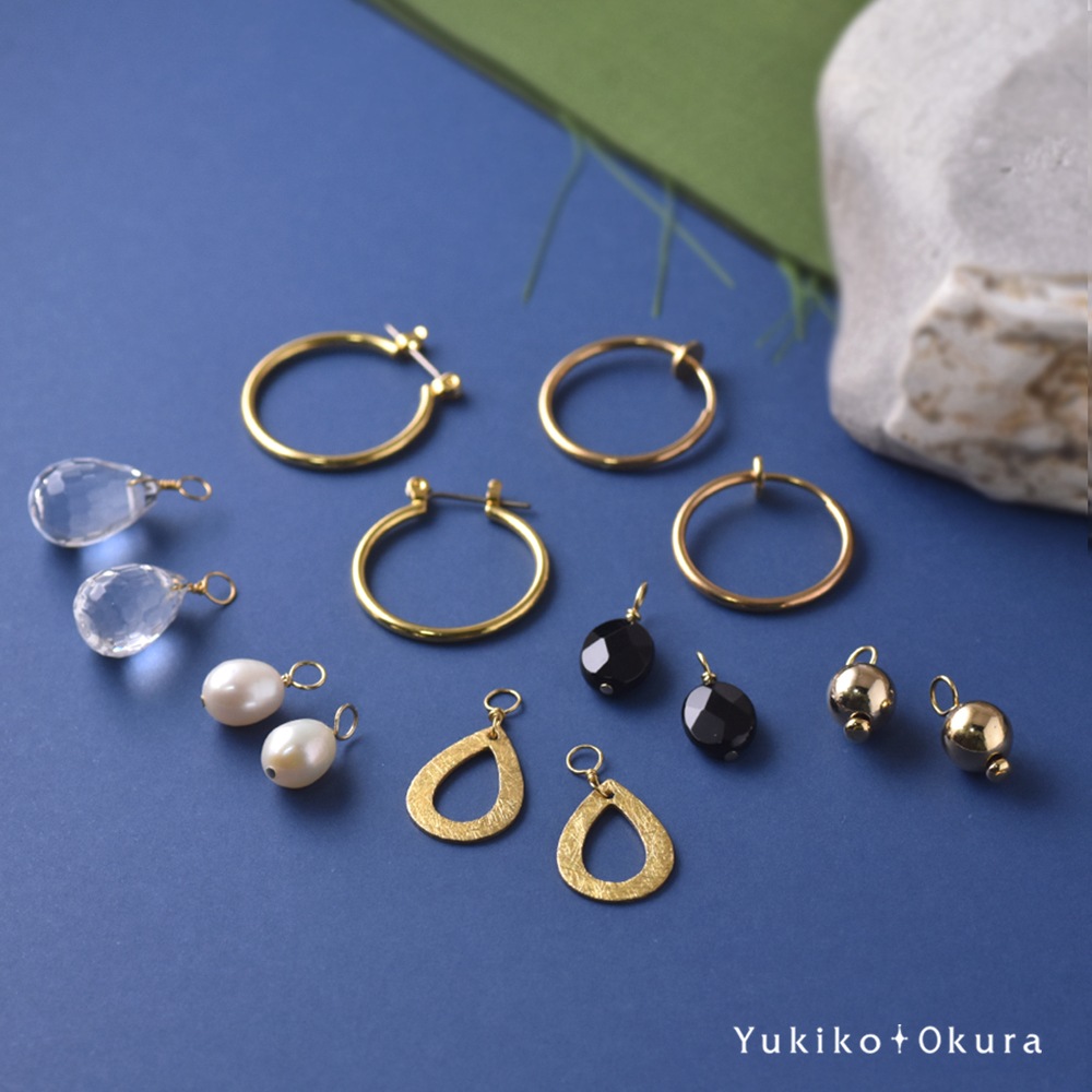 つけかえて何通りも楽しめる モノトーン5days フープイヤリング ピアス(フープ20mm)