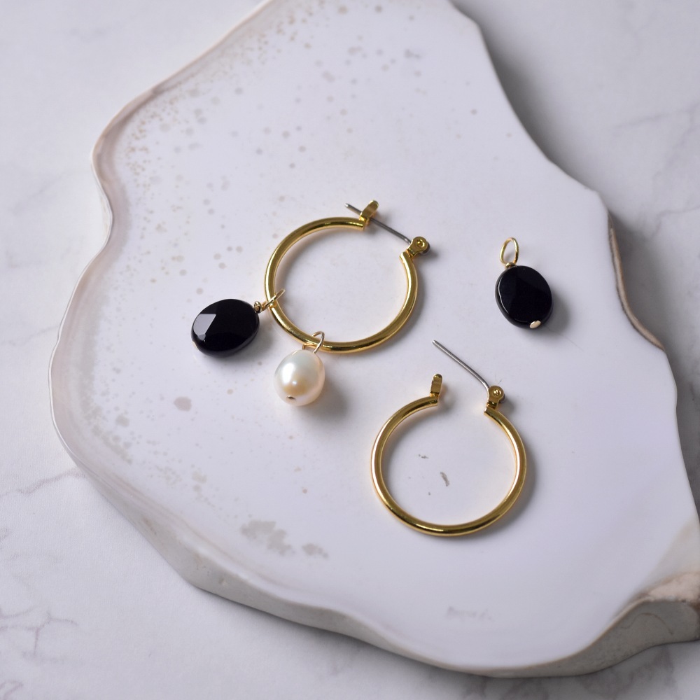 つけかえて何通りも楽しめる モノトーン5days フープイヤリング ピアス(フープ20mm)