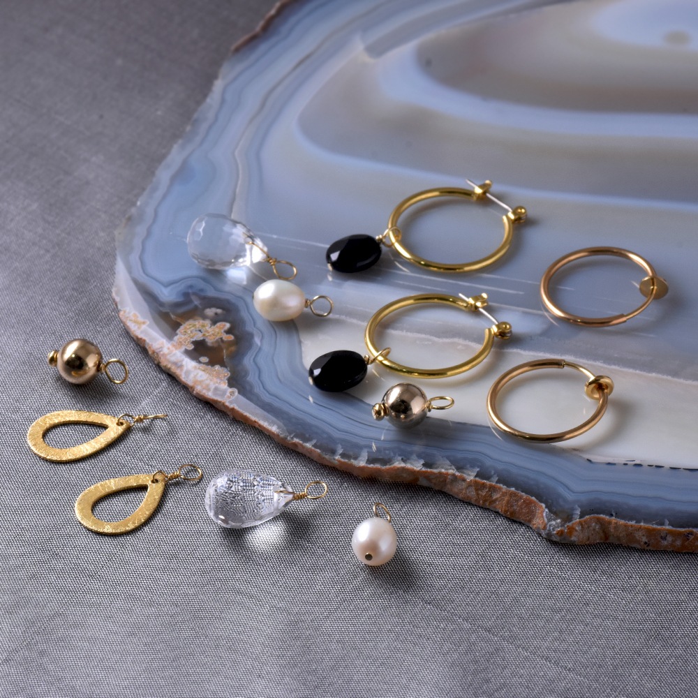 つけかえて何通りも楽しめる モノトーン5days フープイヤリング ピアス(フープ20mm)