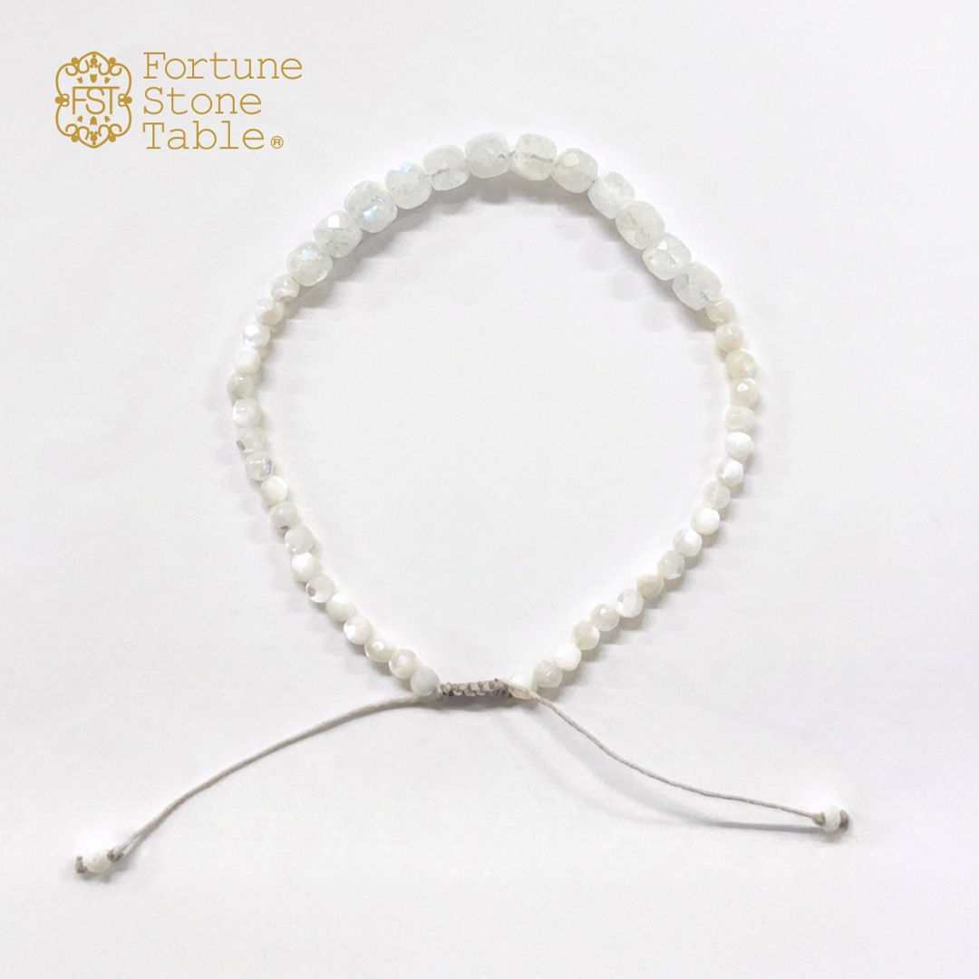 カラーで選ぶコードブレスレット(白)レインボームーンストーン×白蝶貝【Fortune Stone Table】