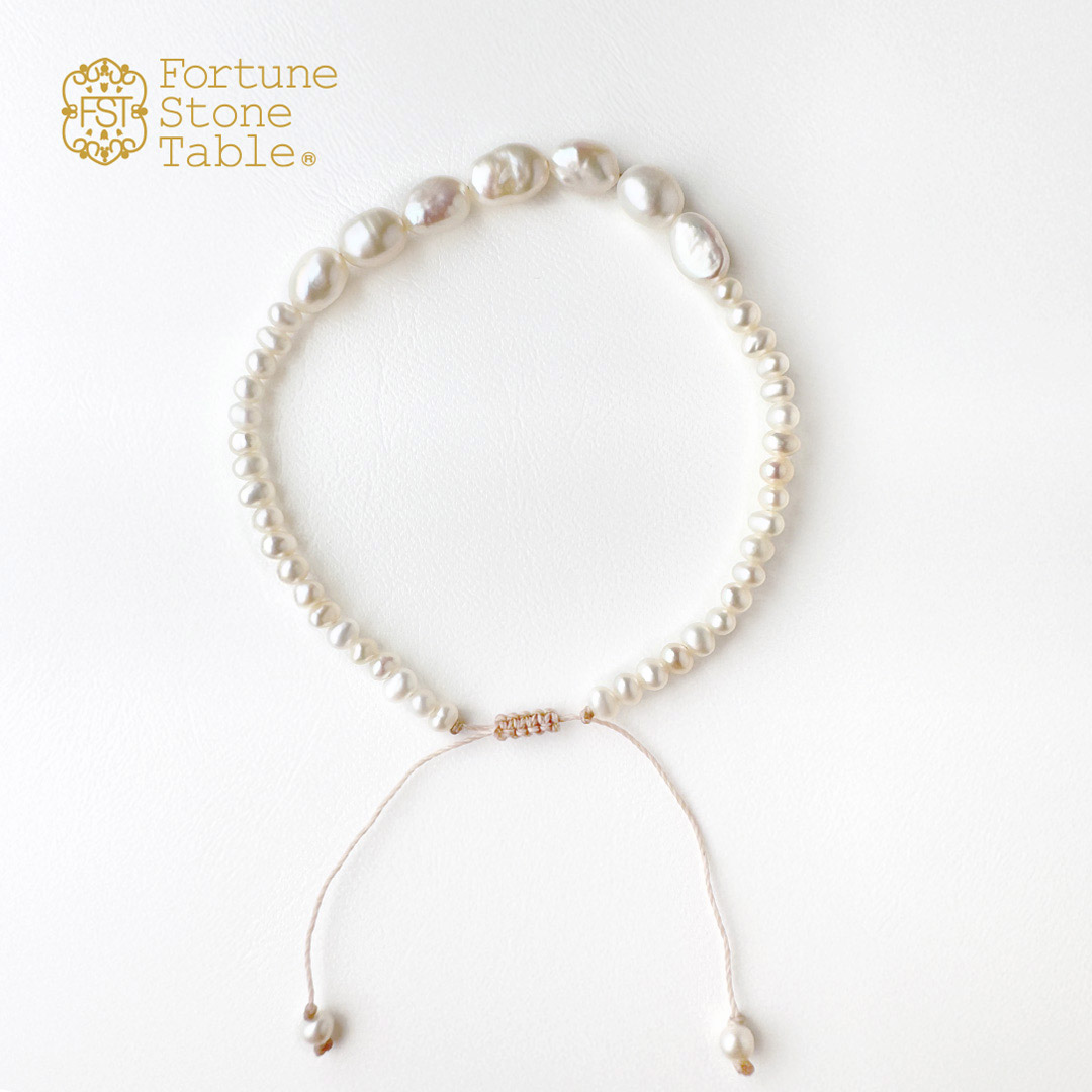 カラーで選ぶコードブレスレット（白）淡水パール×淡水パール【Fortune Stone Table】