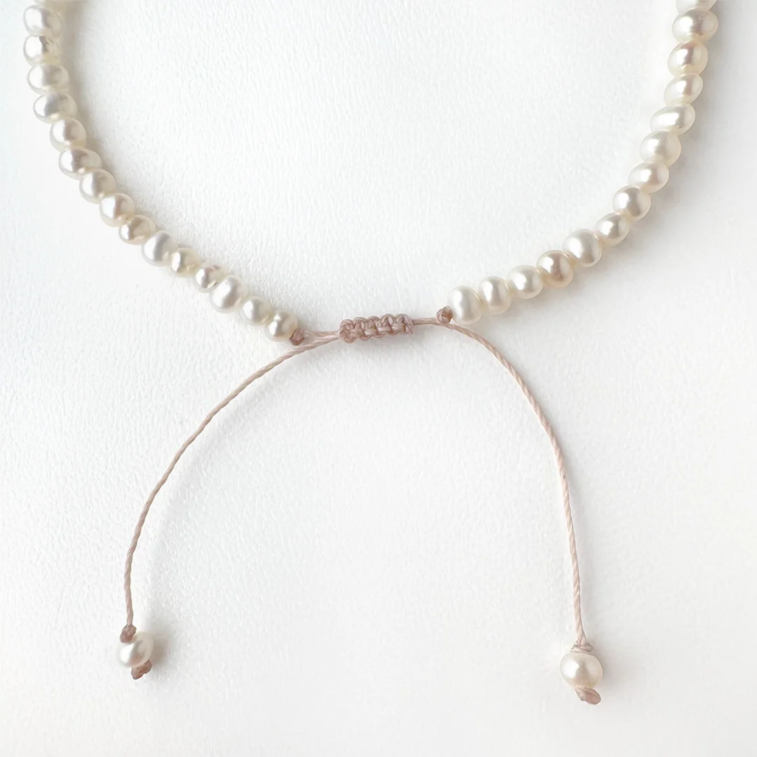 カラーで選ぶコードブレスレット（白）淡水パール×淡水パール【Fortune Stone Table】