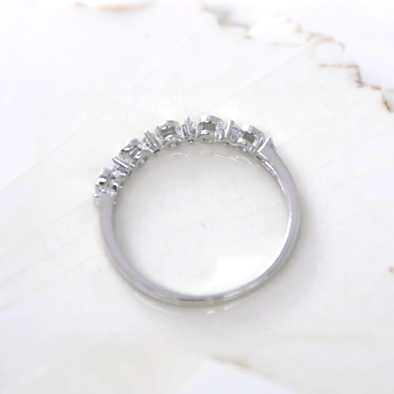 シルバー925 キュービックジルコニア 細身ラウンドリング(シルバーカラー)