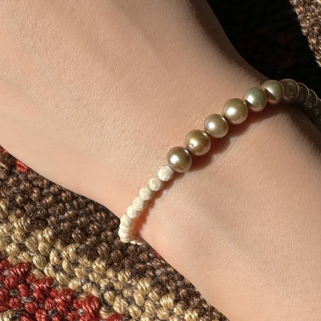 カラーで選ぶコードブレスレット（ベージュ）淡水パール・ベージュ×リバーストーン【Fortune Stone Table】