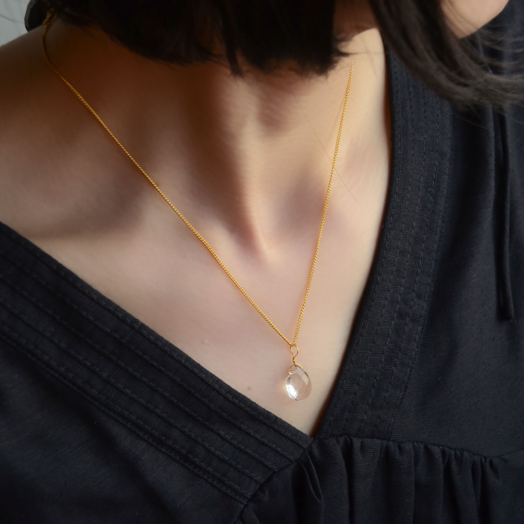 カラーで選ぶチャーム　水晶・ペアー【Fortune Stone Table】