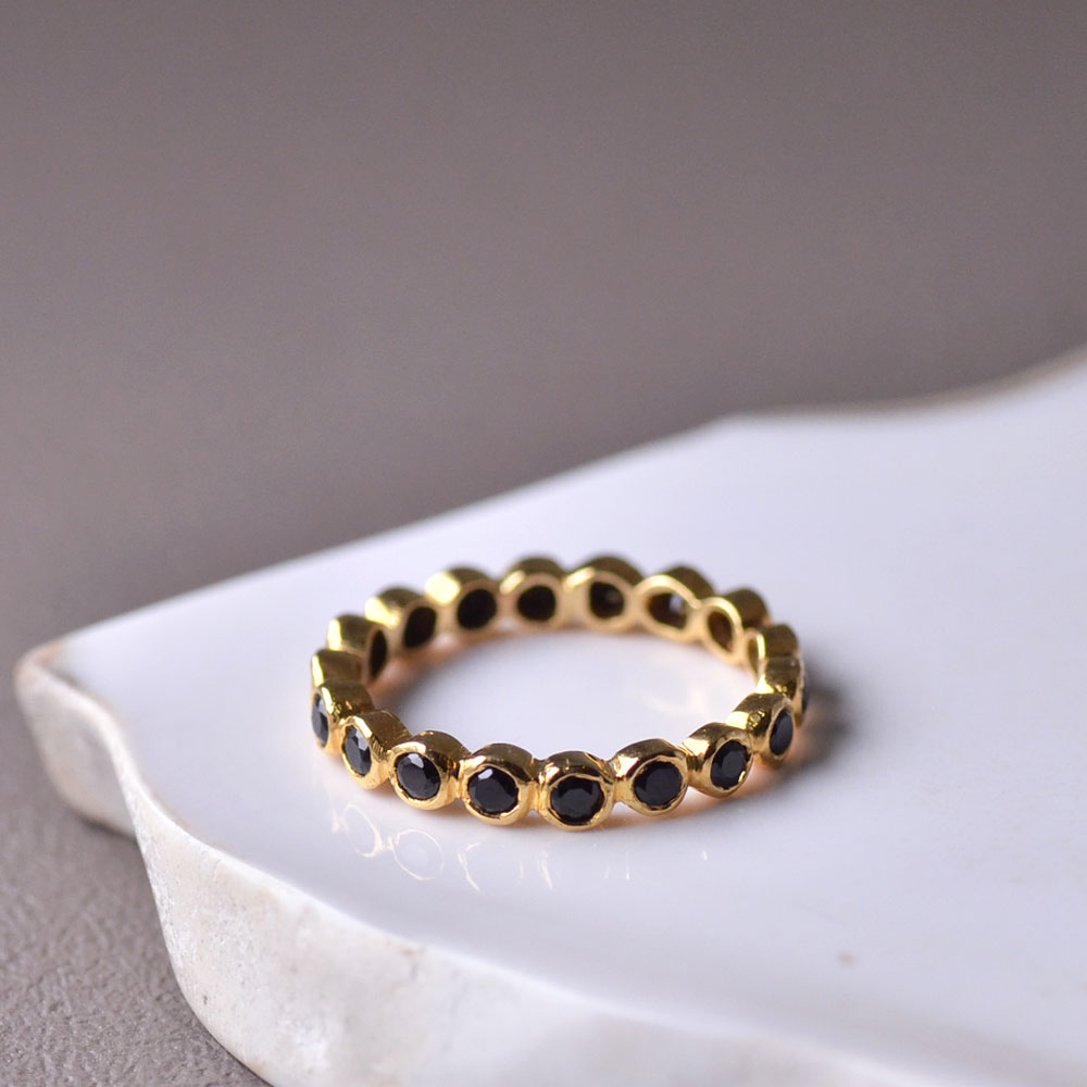 K18 ブラックスピネル エタニティリング