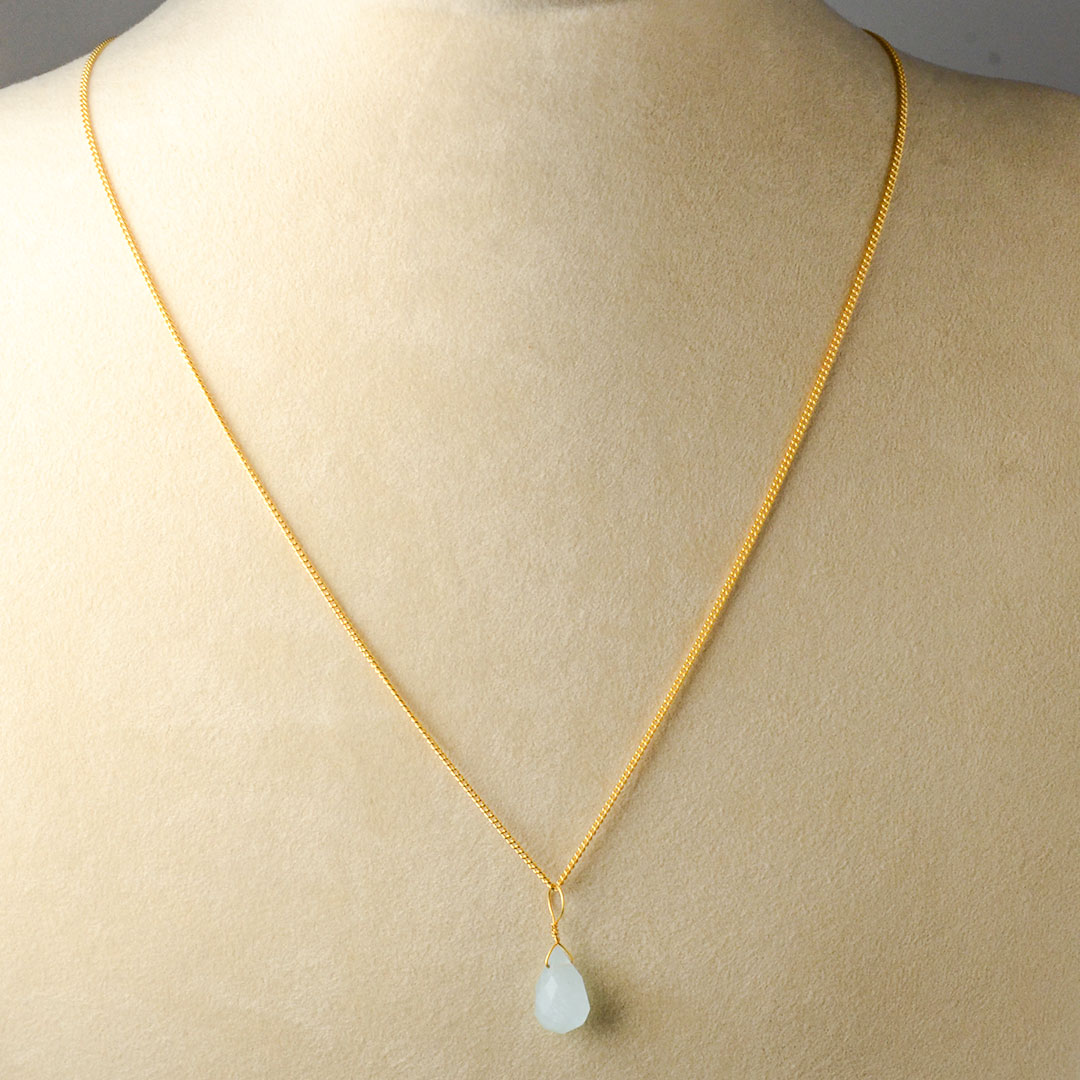 カラーで選ぶチャーム　ミルキーアクアマリン（ドロップ）【Fortune Stone Table】